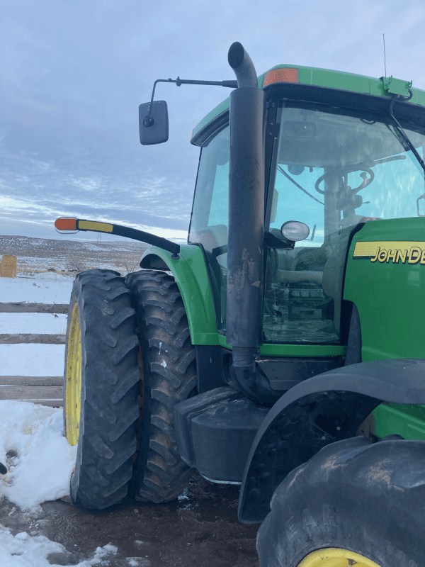 2005 John Deere 8220 - Image 2