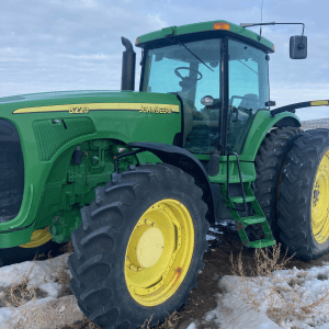 2005 John Deere 8220