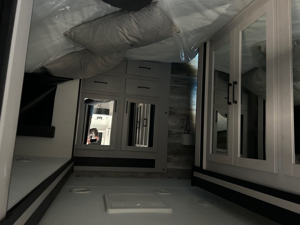 2024 HEARTLAND CYCLONE 4270 & 2017 Ram 3500 Laramie DRW - Image 3