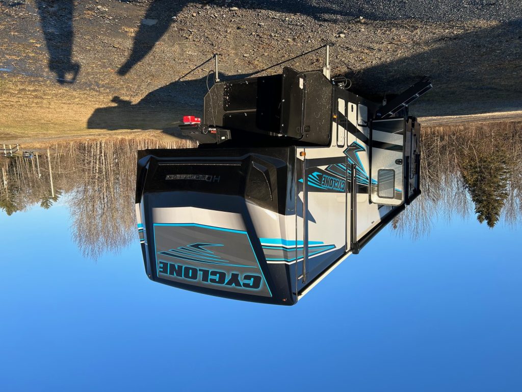 2024 HEARTLAND CYCLONE 4270 & 2017 Ram 3500 Laramie DRW - Image 4