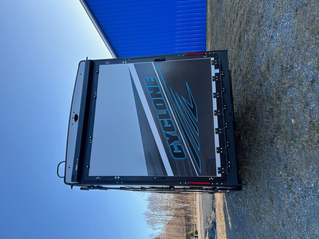 2024 HEARTLAND CYCLONE 4270 & 2017 Ram 3500 Laramie DRW - Image 7