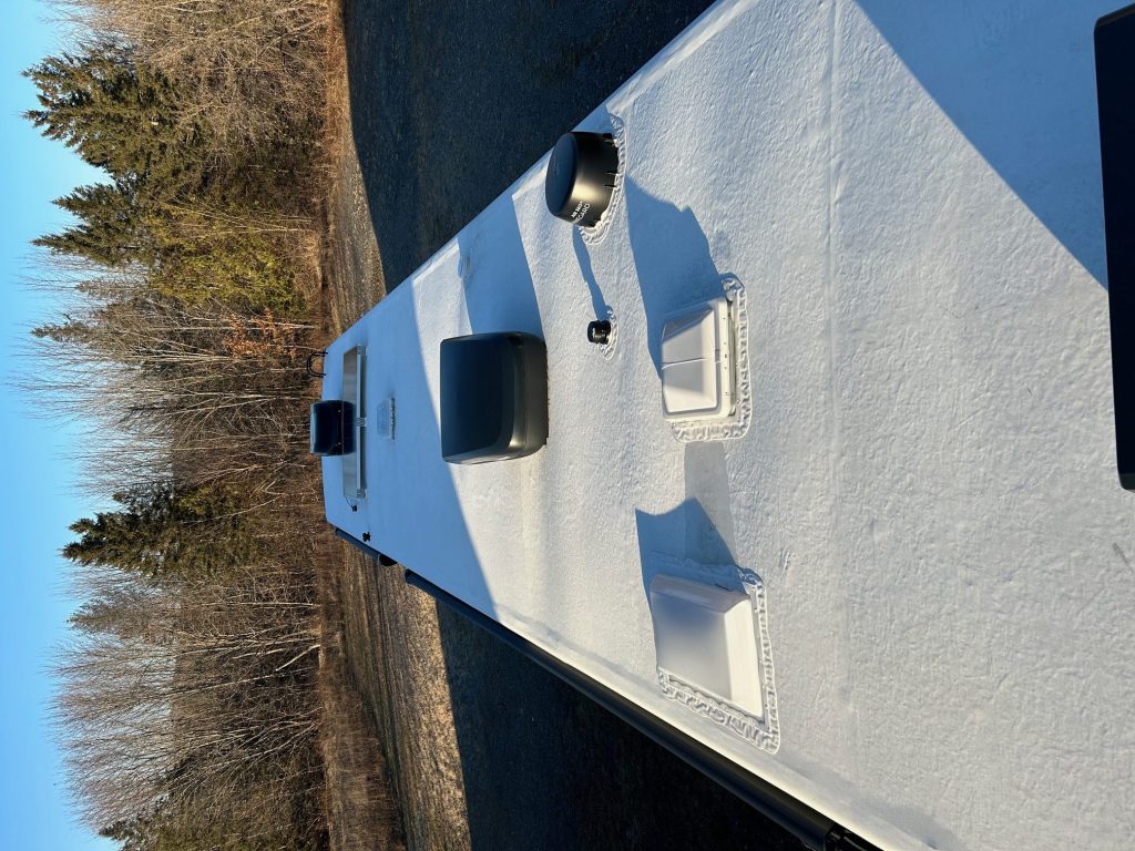 2024 HEARTLAND CYCLONE 4270 & 2017 Ram 3500 Laramie DRW - Image 9