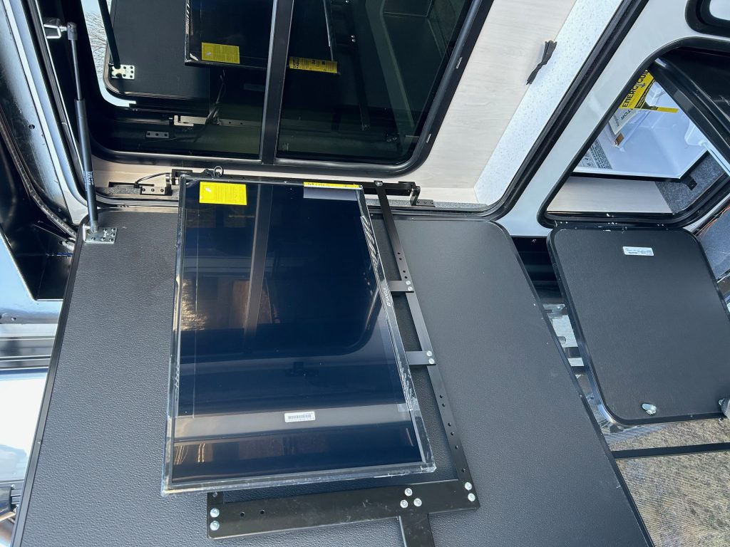 2024 HEARTLAND CYCLONE 4270 & 2017 Ram 3500 Laramie DRW - Image 10