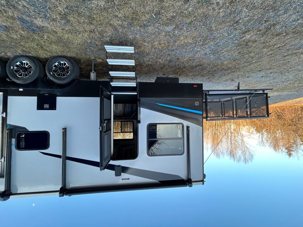 2024 HEARTLAND CYCLONE 4270 & 2017 Ram 3500 Laramie DRW - Image 13