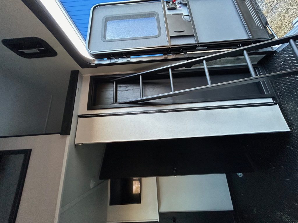 2024 HEARTLAND CYCLONE 4270 & 2017 Ram 3500 Laramie DRW - Image 17