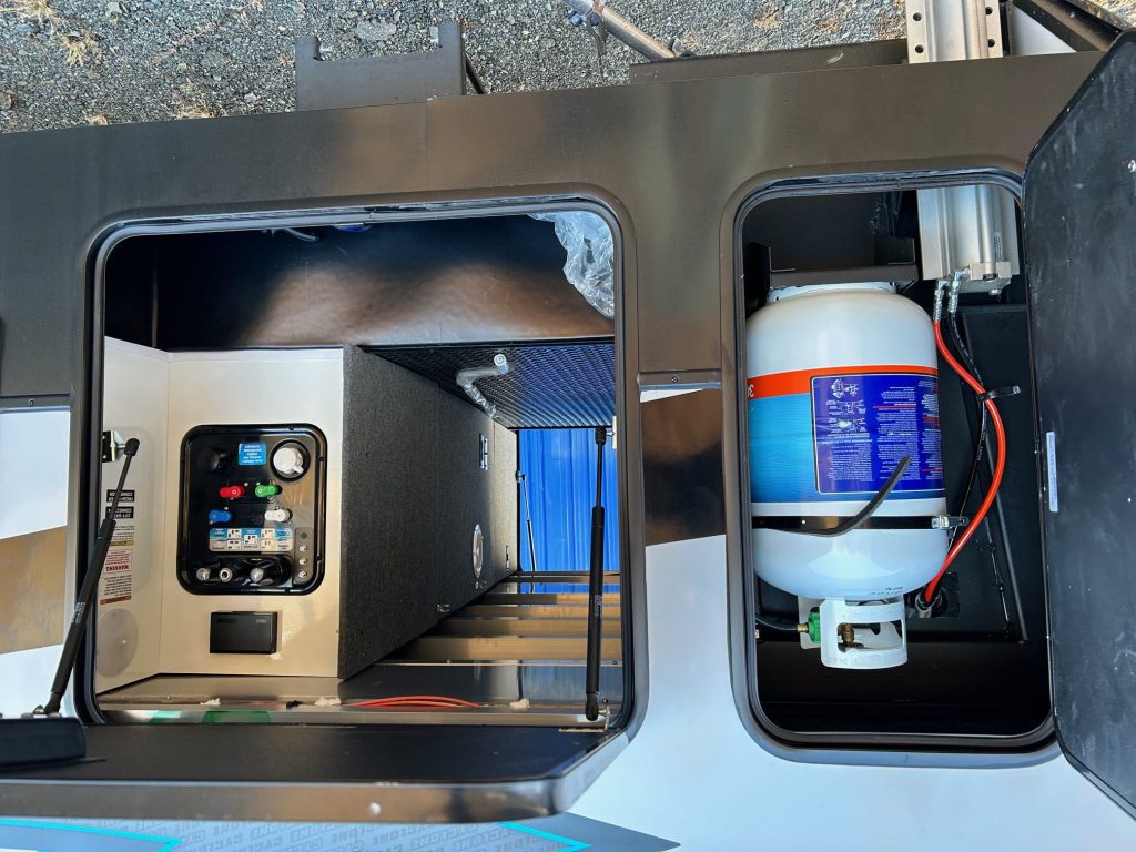 2024 HEARTLAND CYCLONE 4270 & 2017 Ram 3500 Laramie DRW - Image 42