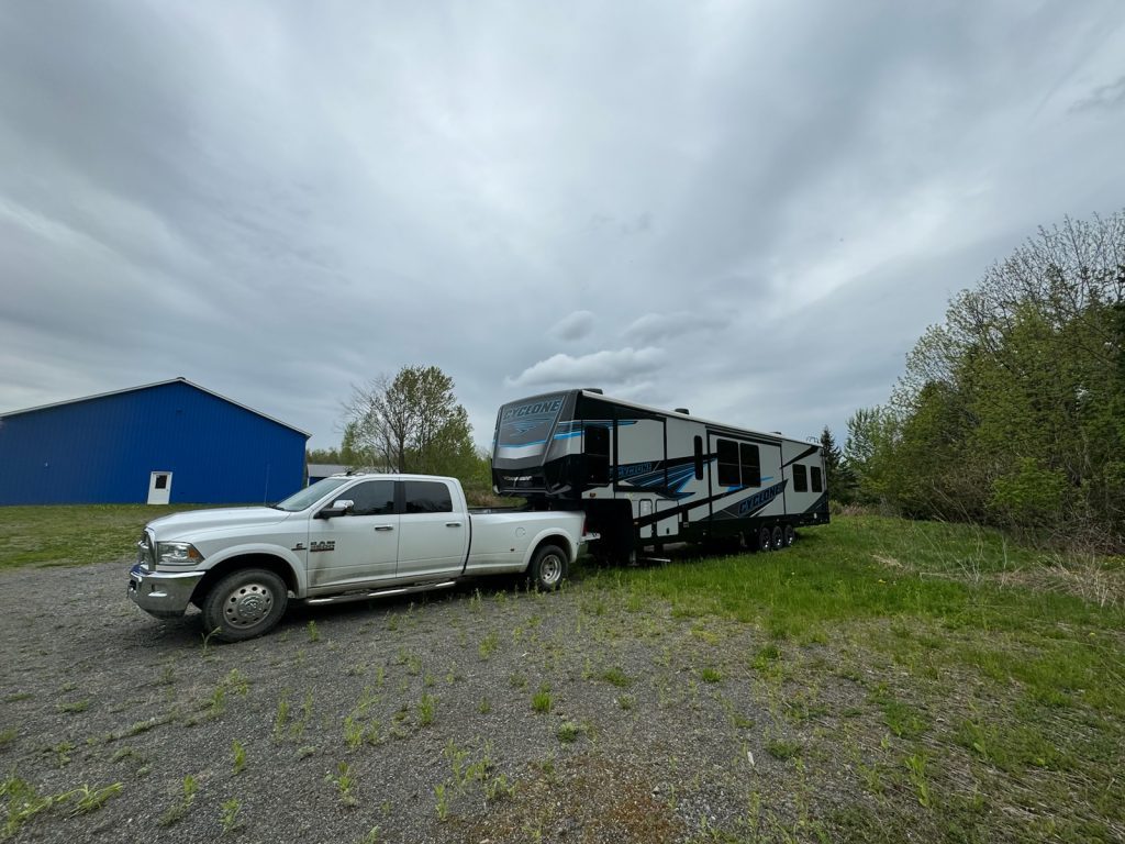 2024 HEARTLAND CYCLONE 4270 & 2017 Ram 3500 Laramie DRW - Image 32