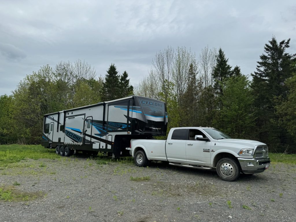 2024 HEARTLAND CYCLONE 4270 & 2017 Ram 3500 Laramie DRW