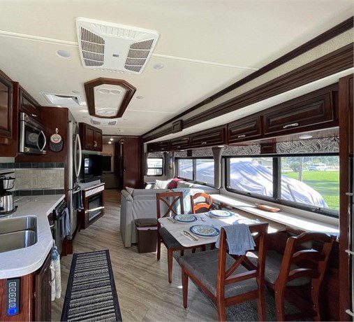 2019 FLEETWOOD BOUNDER 33C - Image 13