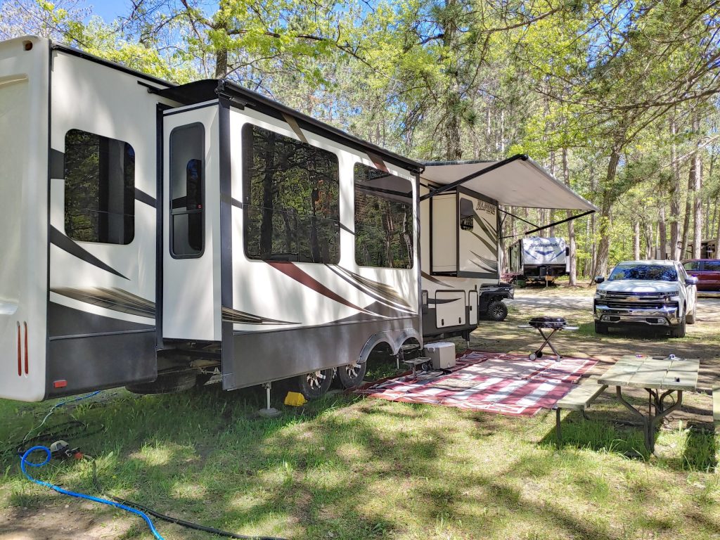 2016 KEYSTONE RV CO ALPINE 3590RS - Image 2