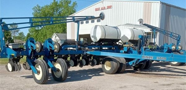 2004 KINZE 3700 - Image 2