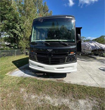 2019 FLEETWOOD BOUNDER 33C - Image 3