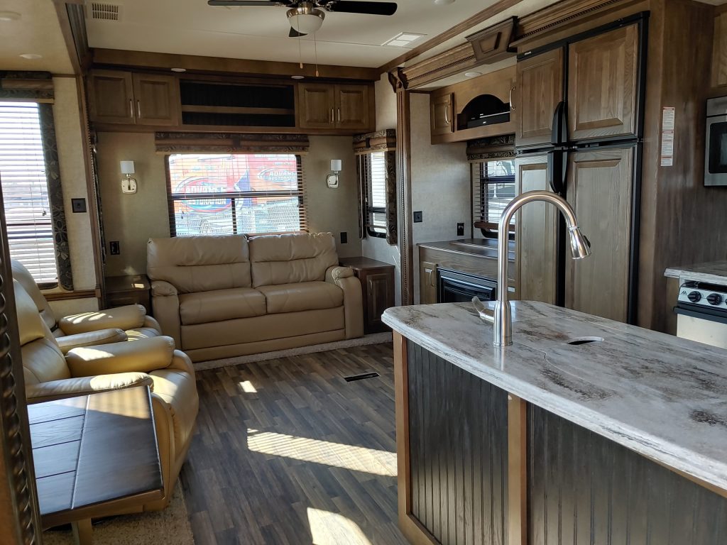 2016 KEYSTONE RV CO ALPINE 3590RS - Image 3