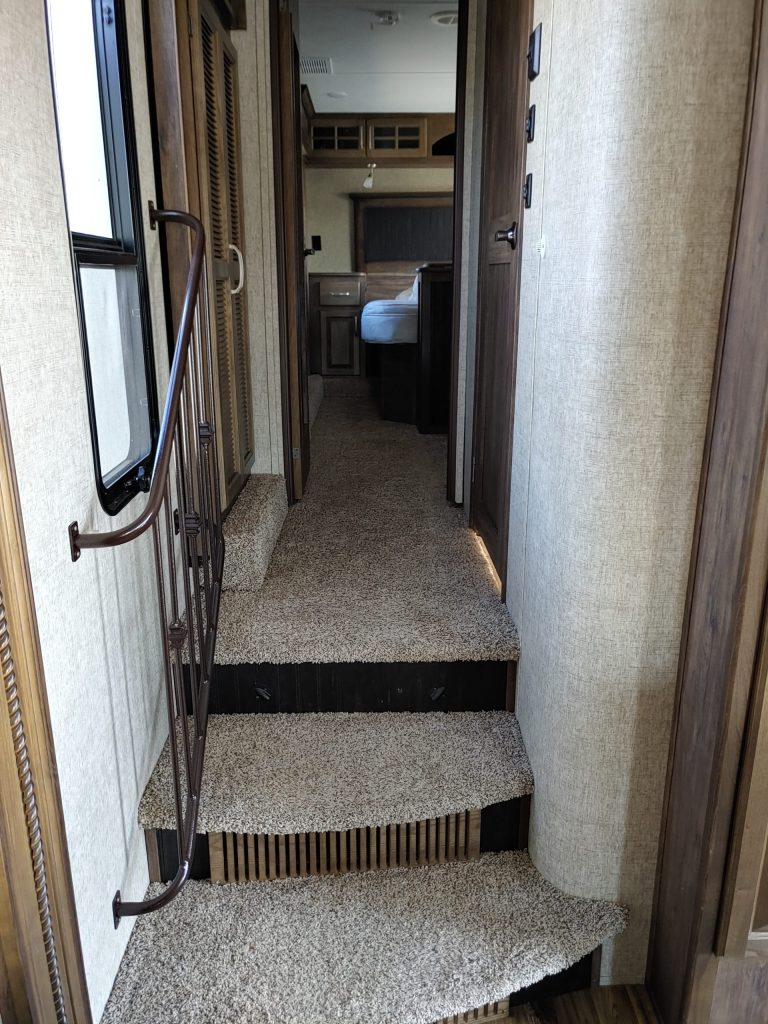 2016 KEYSTONE RV CO ALPINE 3590RS - Image 5