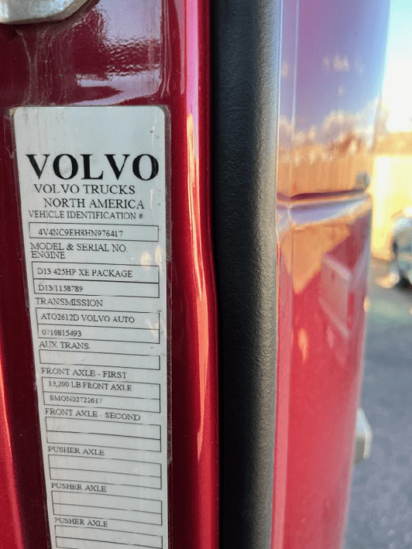 2017 Volvo - Image 4