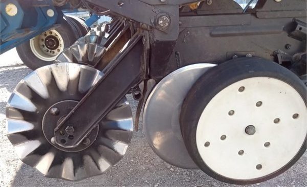 2004 KINZE 3700 - Image 8
