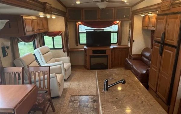 2012 FOREST RIVER CARDINAL 3675RT - Image 3