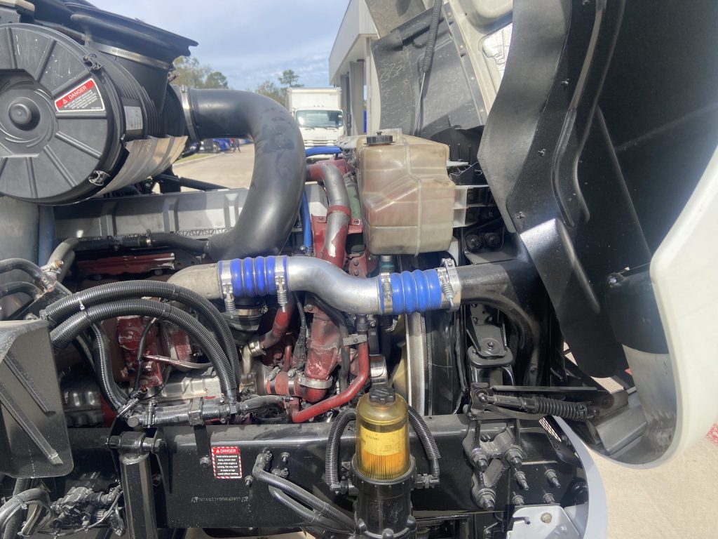 2015 Mack Pinnacle CXU613 - Image 2