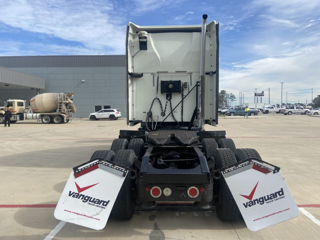 2015 Mack Pinnacle CXU613 - Image 3