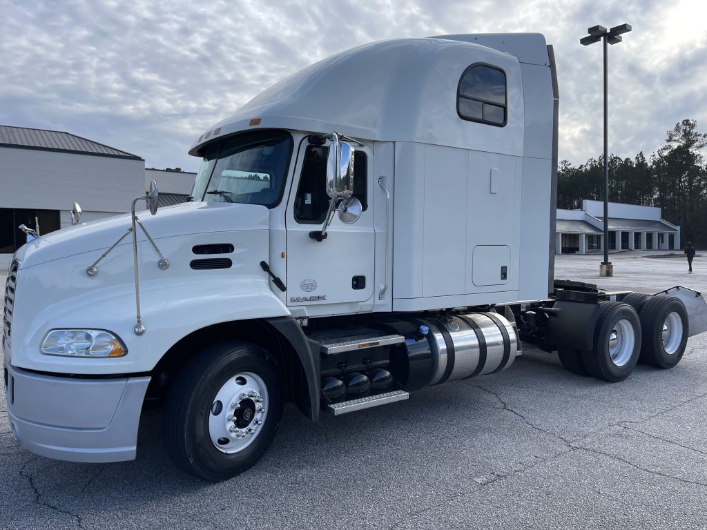 2015 Mack Pinnacle CXU613 - Image 6