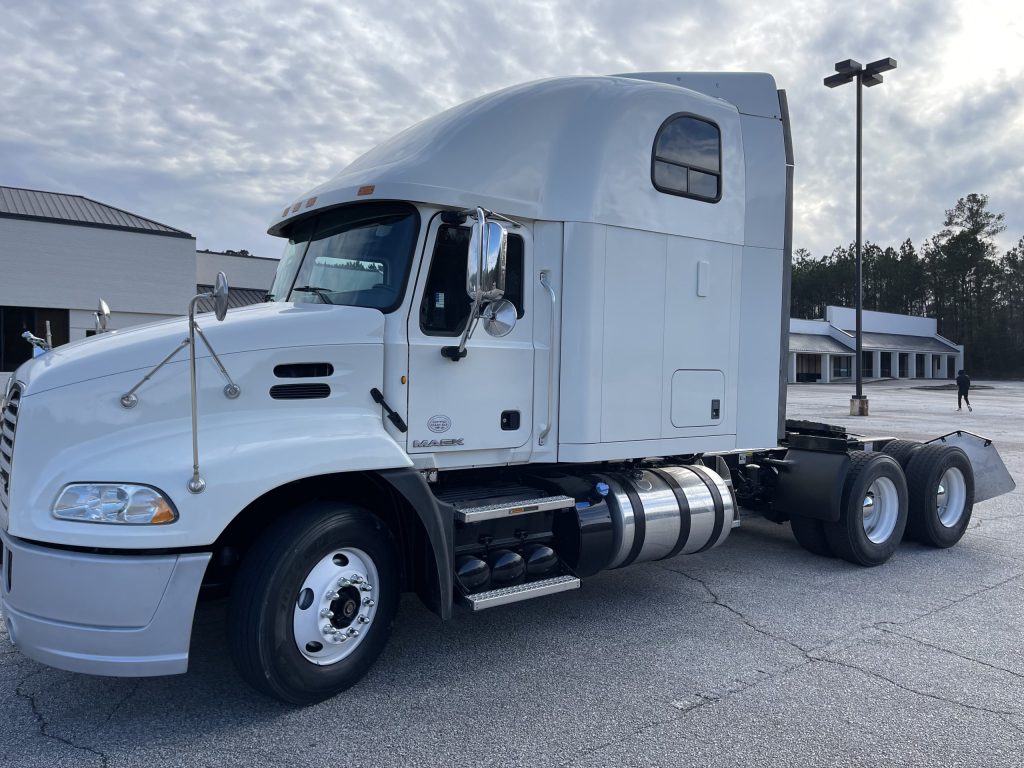 2015 Mack Pinnacle CXU613 - Image 7