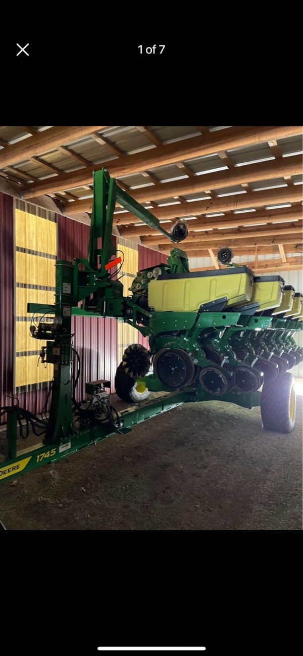 2022 John Deere 1745 Planter - Image 11