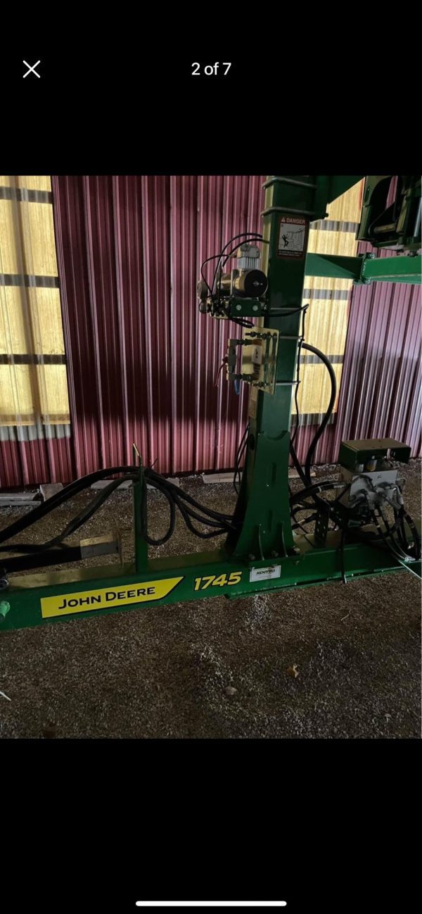 2022 John Deere 1745 Planter - Image 12