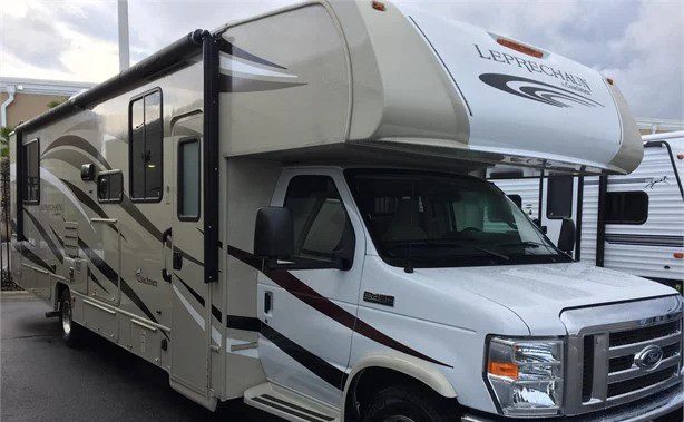 2018 COACHMEN LEPRECHAUN 319MB