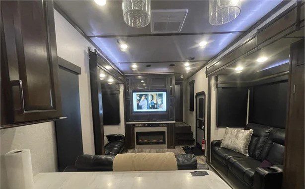 2020 DUTCHMEN VOLTAGE 4195 - Image 10