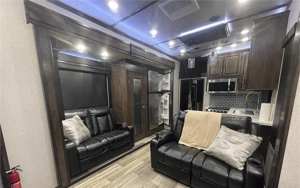 2020 DUTCHMEN VOLTAGE 4195 - Image 12