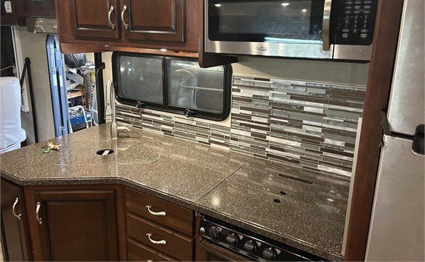 2017 FLEETWOOD STORM 34S - Image 13