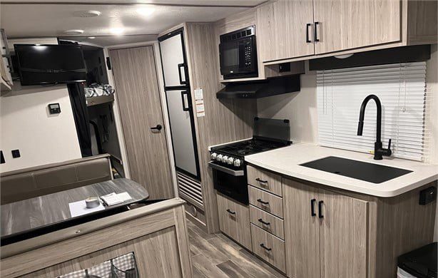 2021 KEYSTONE RV CO PASSPORT SL SERIES 219BH - Image 3