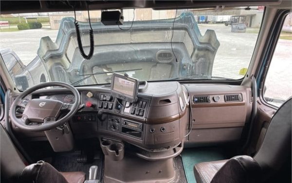 2013 VOLVO VNL64T780 & 2008 Wabash 53′ - Image 6
