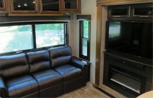 2019 JAYCO EAGLE 330RSTS - Image 6
