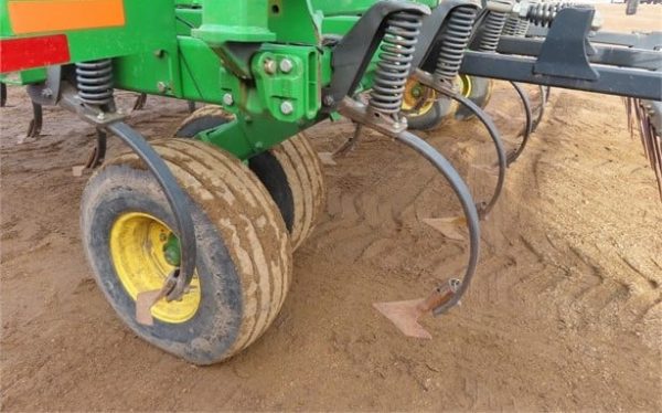 2011 JOHN DEERE 2210 - Image 7