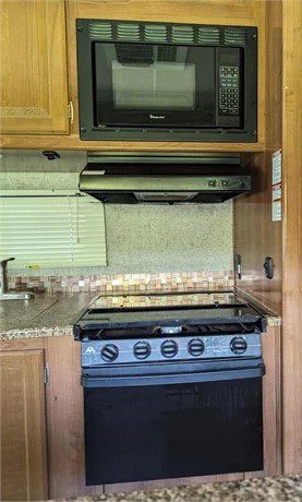 2018 COACHMEN LEPRECHAUN 319MB - Image 7