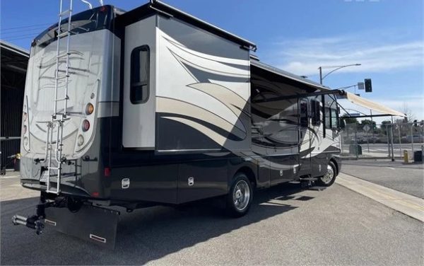 2013 FLEETWOOD SOUTHWIND 32VS - Image 9