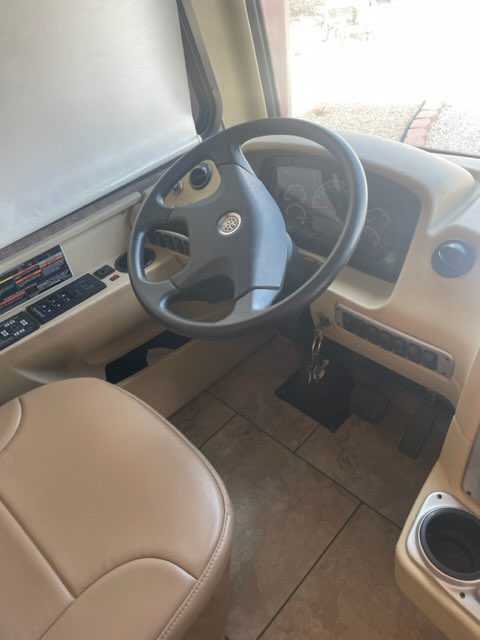 2014 TIFFIN ALLEGRO BREEZE 32BR - Image 4