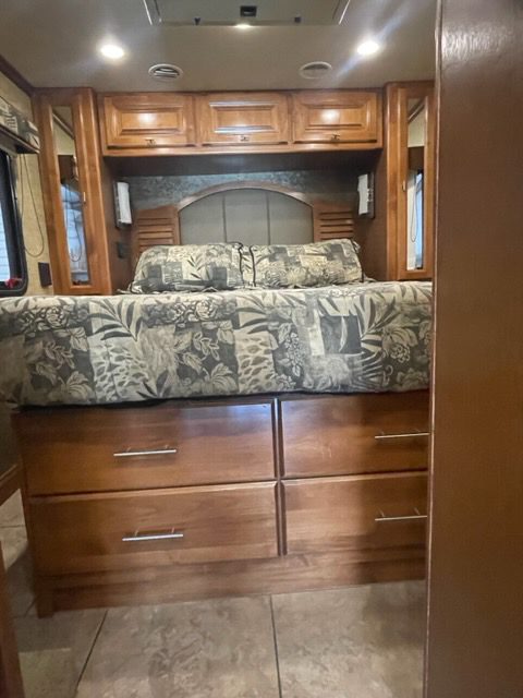 2014 TIFFIN ALLEGRO BREEZE 32BR - Image 19