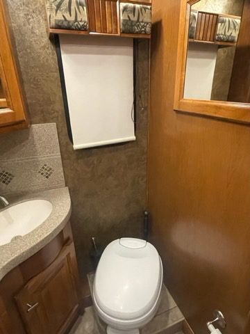 2014 TIFFIN ALLEGRO BREEZE 32BR - Image 21