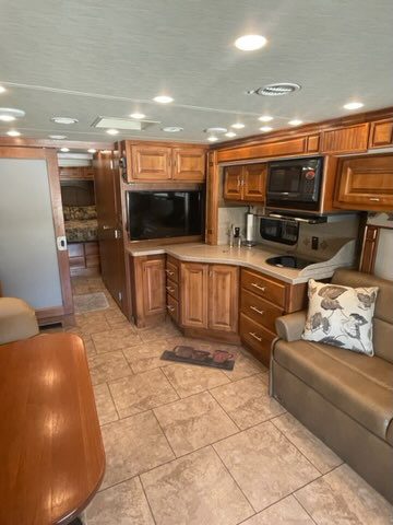 2014 TIFFIN ALLEGRO BREEZE 32BR - Image 22