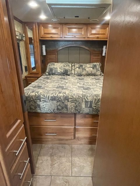 2014 TIFFIN ALLEGRO BREEZE 32BR - Image 11