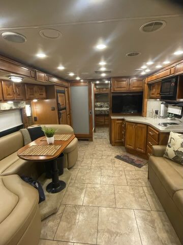 2014 TIFFIN ALLEGRO BREEZE 32BR - Image 23