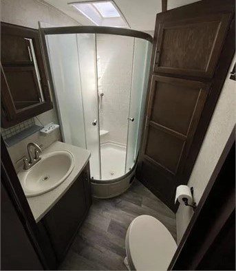 2019 KEYSTONE RV CO COUGAR HALF-TON 32RLI - Image 3