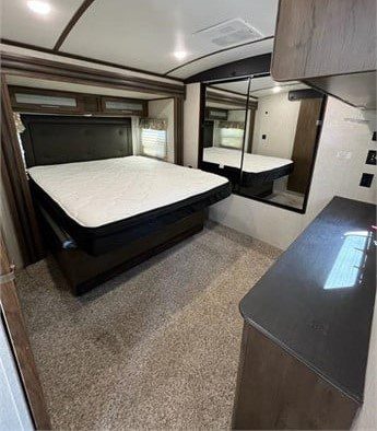 2019 KEYSTONE RV CO COUGAR HALF-TON 32RLI - Image 7