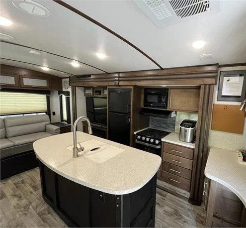 2019 KEYSTONE RV CO COUGAR HALF-TON 32RLI - Image 9