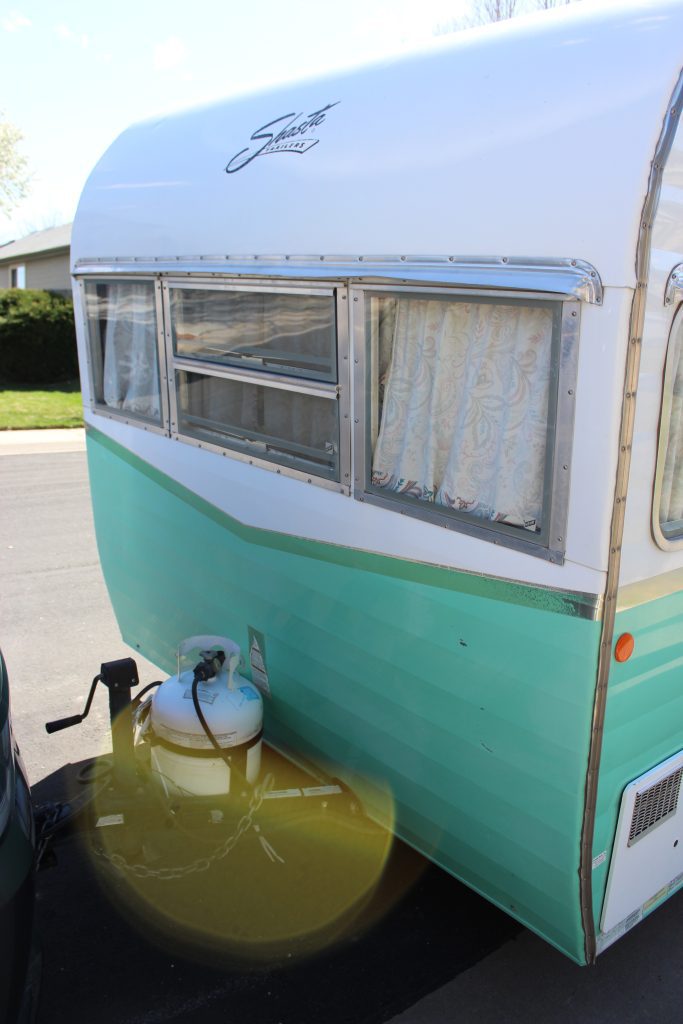 2015 Shasta Airflyte M19 - Image 2