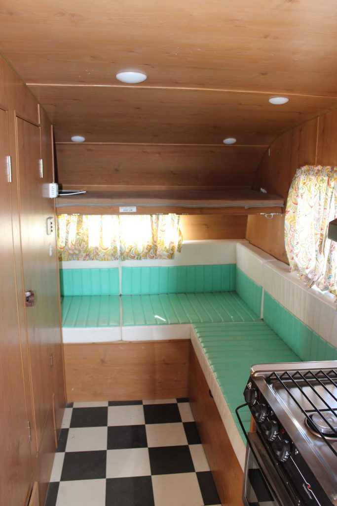 2015 Shasta Airflyte M19 - Image 7