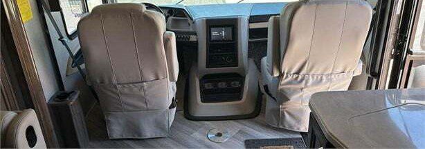 2022 HOLIDAY RAMBLER VACATIONER 35K - Image 10