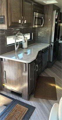 2022 HOLIDAY RAMBLER VACATIONER 35K - Image 13